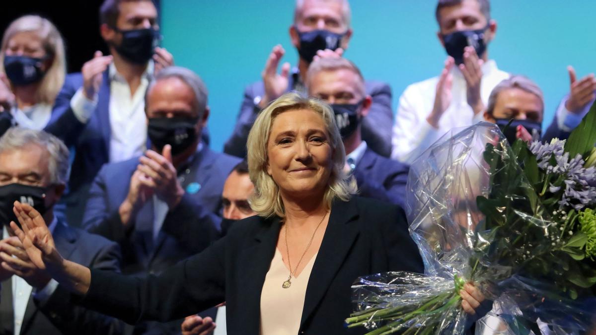 Marine Le Pen, en la clausura del congreso de Reagrupación Nacional, este domingo en Perpinyà.