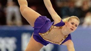 Tonya Harding patina su largo programa en los campeonatos de patinaje artístico de Estados Unidos en 1993 en Huntington, West Virginia.