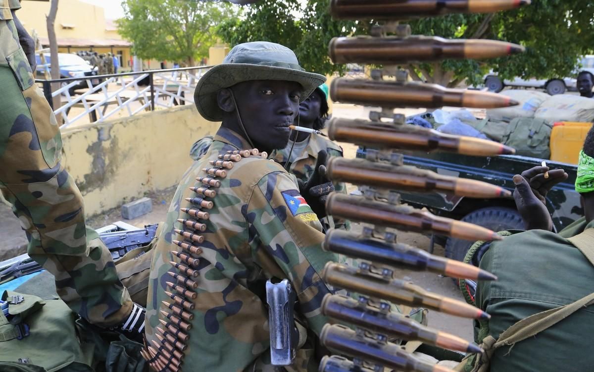 Un soldado de Sudán del Sur en los alrededores de Juba, la capital, en el 2013. Un soldado de Sudán del Sur en los alrededores de Juba, la capital, en el 2013.