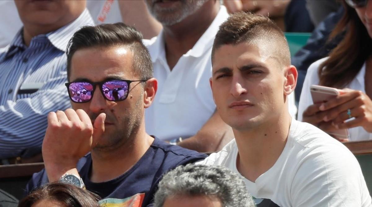 Marco Verratti, junto a un amigo, mira un partido del pasado Roland Garros. Marco Verratti, junto a un amigo, mira un partido del pasado Roland Garros.