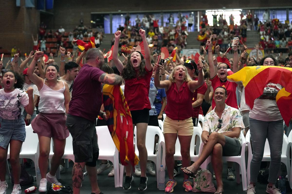 Final Mundial España femenino Una Barcelona emocionada celebra la primera final del Mundial de la selección femenina imagen