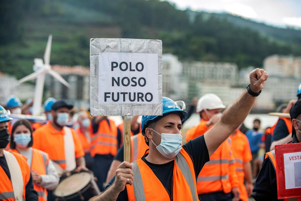 Una convocatoria contra la amenaza de cierre de las fábricas de aluminio primario de Alcoa, en San Cibrao, en una imagen de archivo. EFE/ Emilio Perez Vazquez Una convocatoria contra la amenaza de cierre de las fábricas de aluminio primario de Alcoa, en San Cibrao, en una imagen de archivo. EFE/ Emilio Perez Vazquez