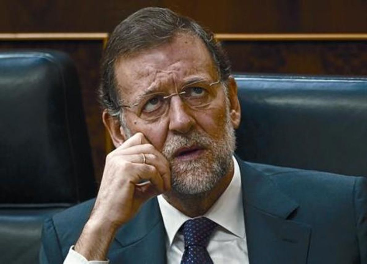 El presidente del Gobierno, Mariano Rajoy, asiste desde su escaño al debate de convalidación de su plan de ajustes, ayer en el Congreso. El presidente del Gobierno, Mariano Rajoy, asiste desde su escaño al debate de convalidación de su plan de ajustes, ayer en el Congreso.