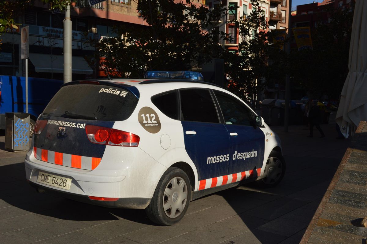 Tres detinguts en una bronca amb els policies que han tancat una festa en un local del Rugby Cornellà Tres detinguts en una bronca amb els policies que han tancat una festa en un local del Rugby Cornellà