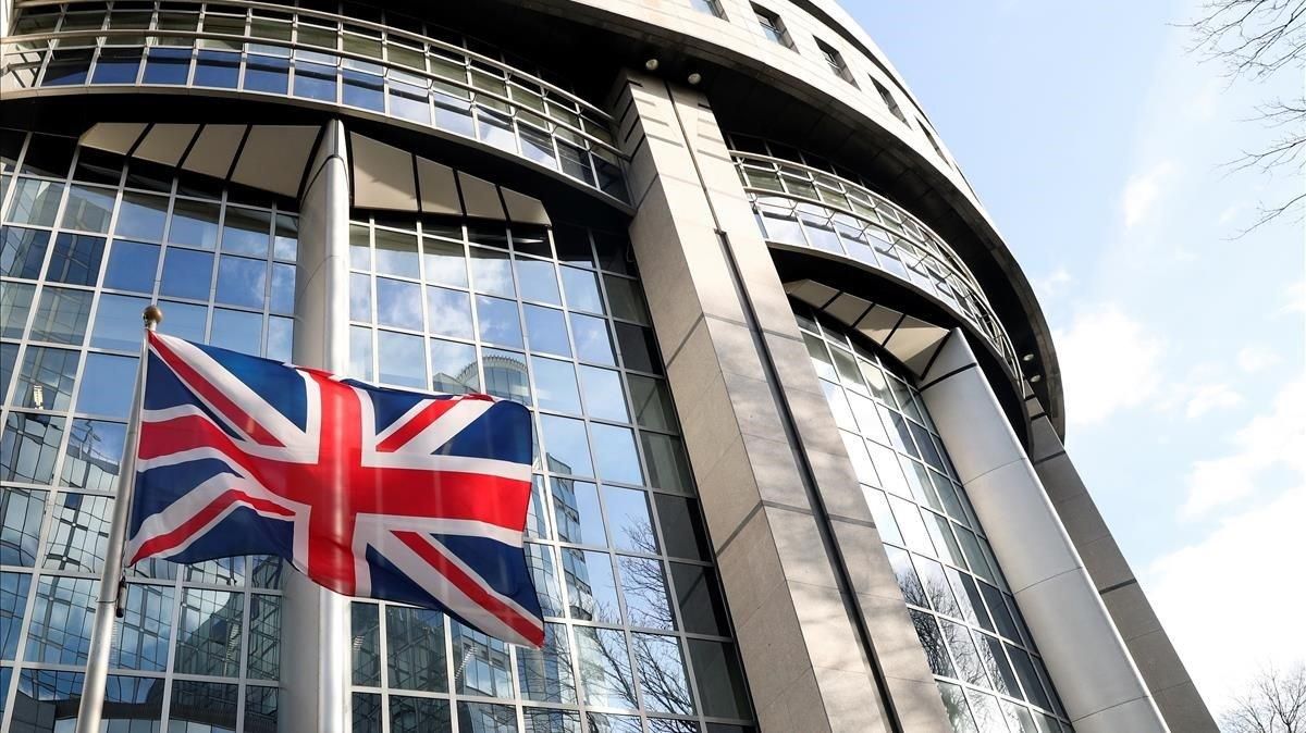 La bandera británica ondea este miércoles junto al Parlamento Europeo. La bandera británica ondea este miércoles junto al Parlamento Europeo.
