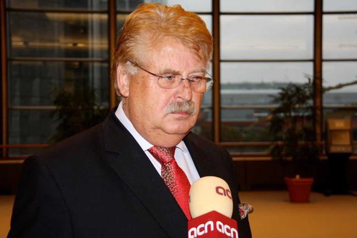Elmar Brok, presidente del Comité de Exteriores del Parlamento Europeo,durante la entrevista. Elmar Brok, presidente del Comité de Exteriores del Parlamento Europeo,durante la entrevista.