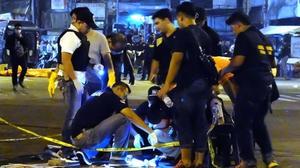 La policía indonesia investiga lo sucedido tras la explosión causada por un terrorista suicida en Jakarta. 