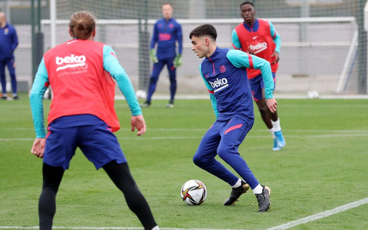 Pedri, en un entrenamiento en la ciudad deportiva del Barça. Pedri, en un entrenamiento en la ciudad deportiva del Barça.