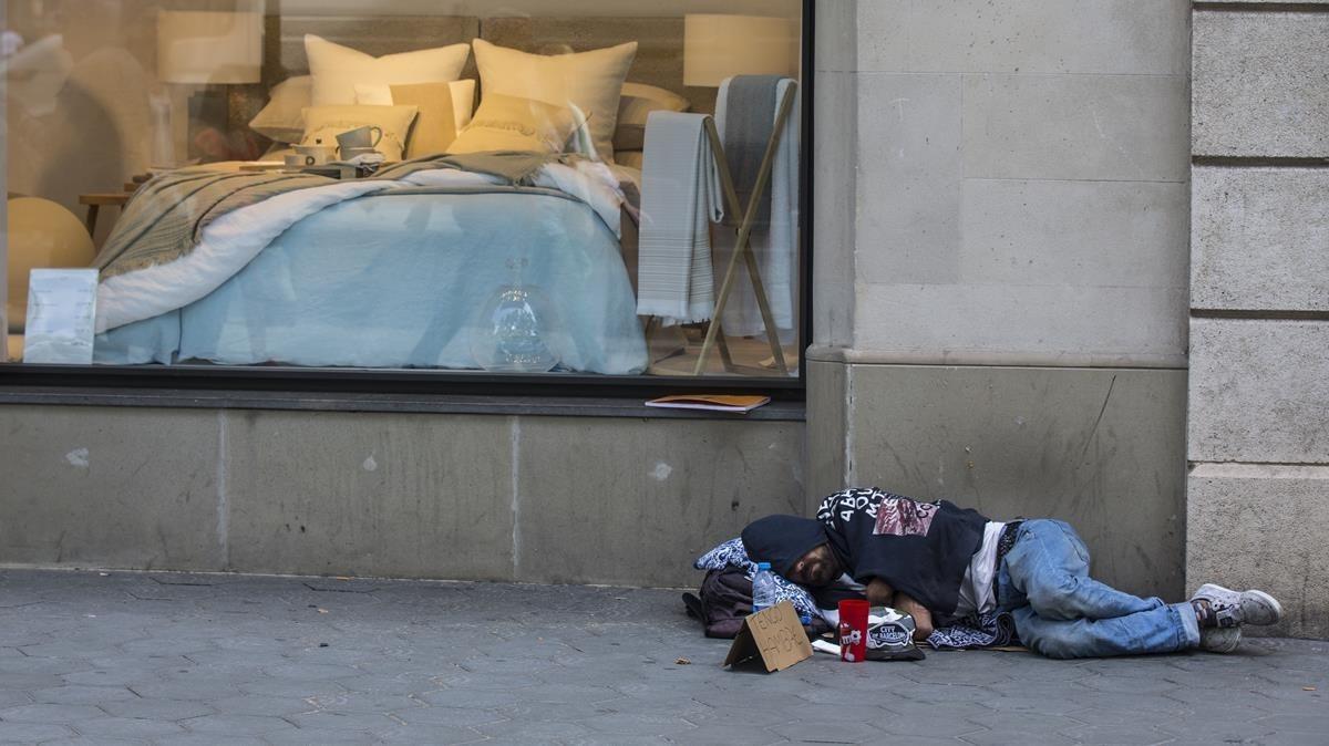Les persones sense llar a Barcelona han augmentat un 72% en una dècada