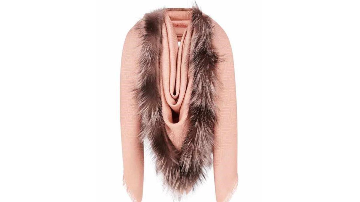 Nuevo diseño de bufandas de la firma Fendi: The Touch of Fur shawl 