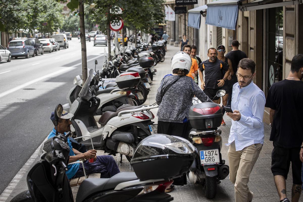 Aquest és l’espai que ocupen les 90.000 motos mal aparcades a Barcelona