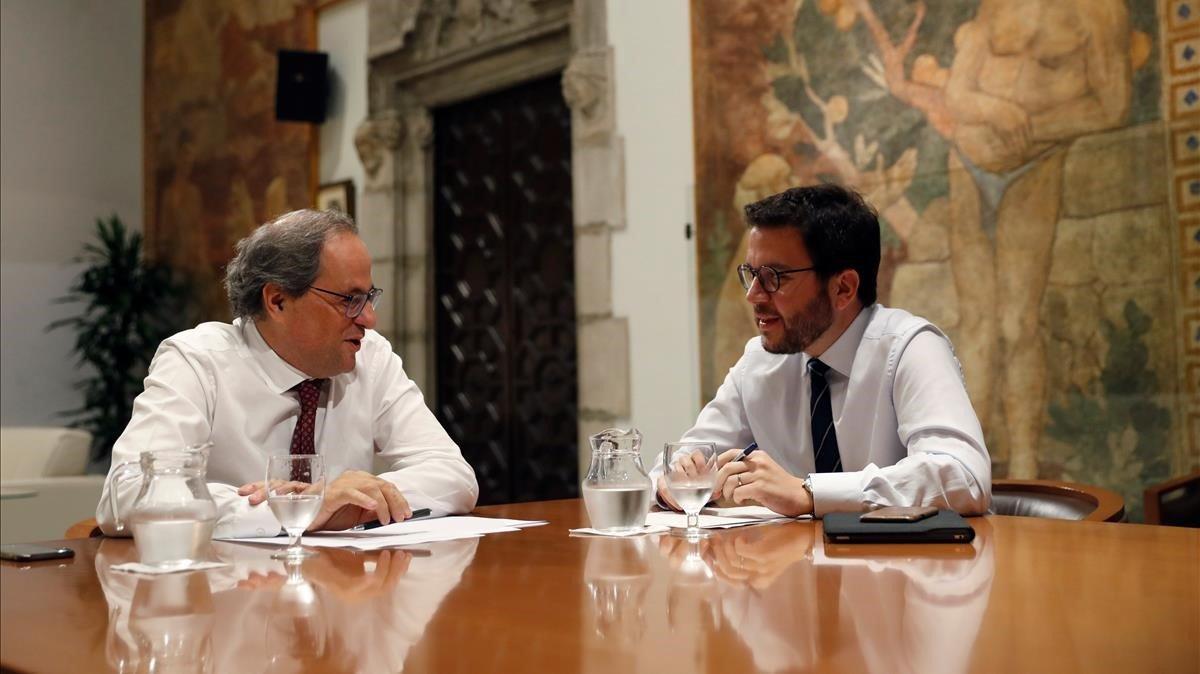 Torra y Aragonès, durante la reunión que han mantenido este viernes en el Parlament.