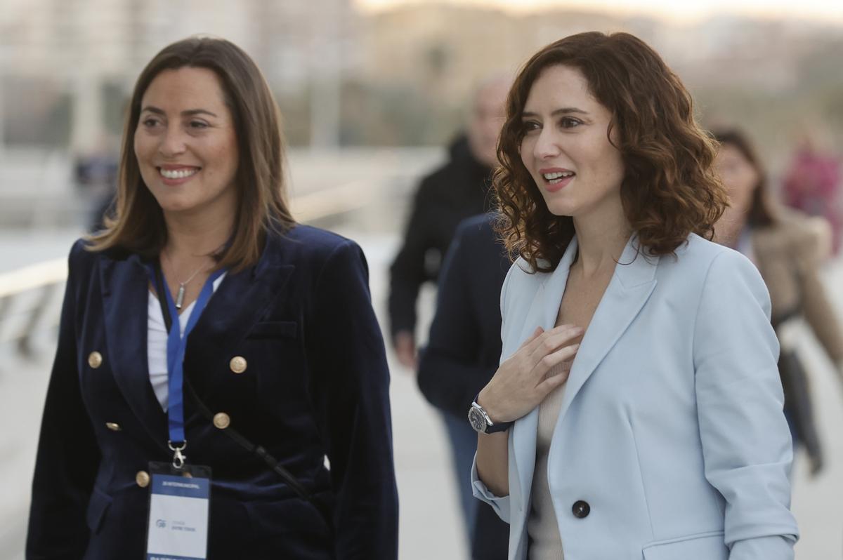 Ayuso: "Para mí Aznar siempre ha sido un referente y estoy orgullosa de él" Ayuso: "Para mí Aznar siempre ha sido un referente y estoy orgullosa de él"