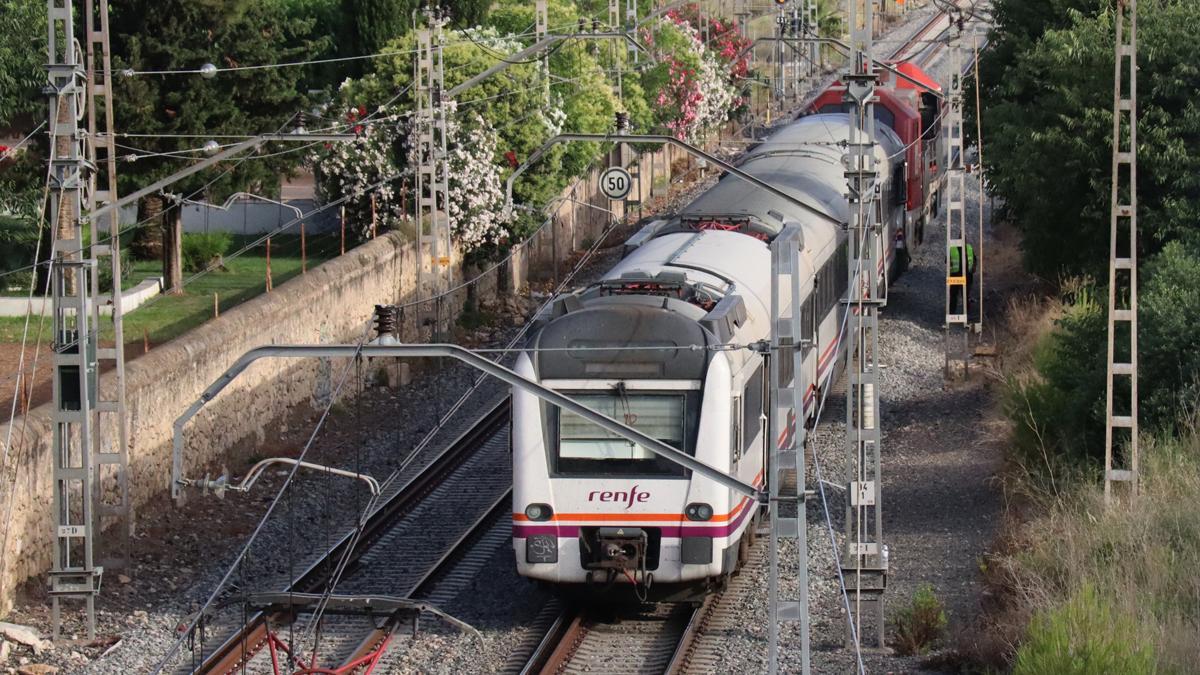 Choque entre una locomotora y un tren regional en Vila-seca (Tarragona).