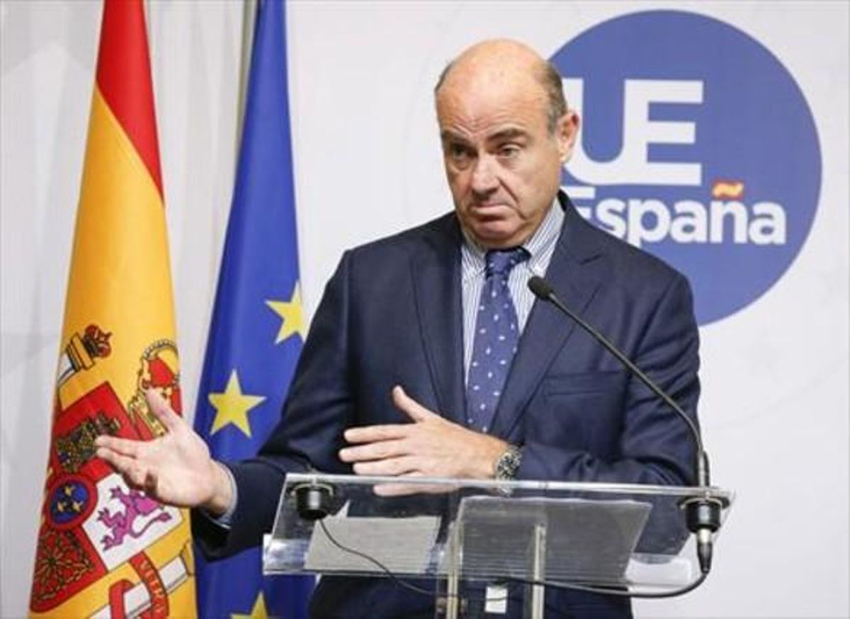 El ministro Luis de Guindos, ayer en Luxemburgo. El ministro Luis de Guindos, ayer en Luxemburgo.