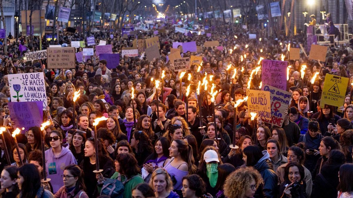 El feminismo resiste en las calles de Barcelona en una jornada celebración de la diversidad