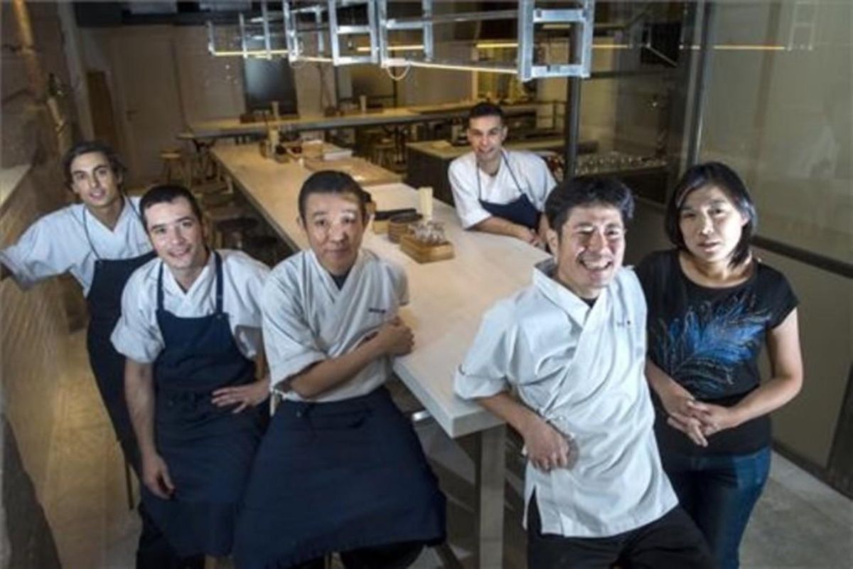 Hideki, delante, con el equipo de Kak Koy. Hideki, delante, con el equipo de Kak Koy.