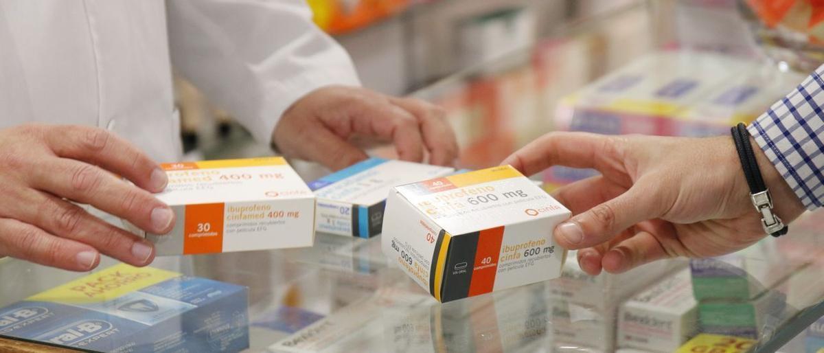 El regulador pide liberalizar los precios de los fármacos para rebajarlos