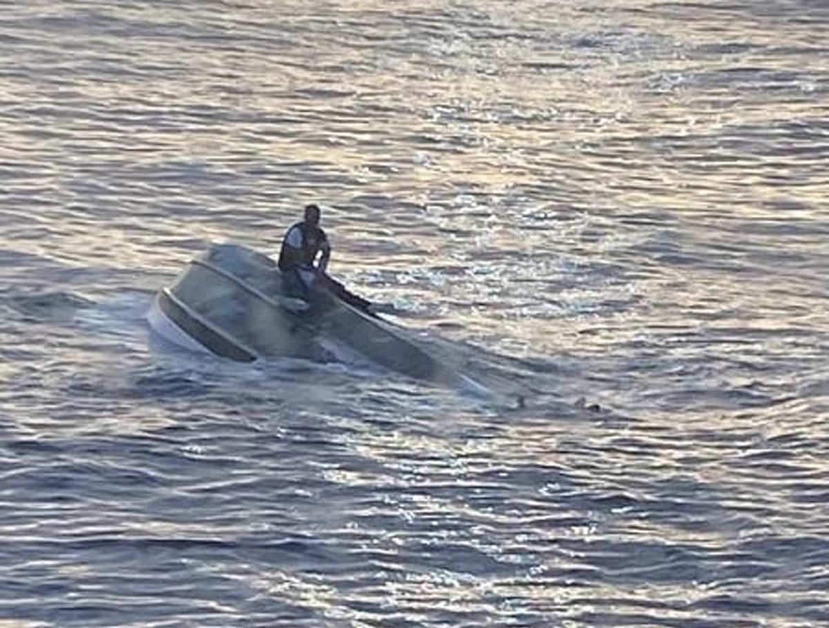 Desapareixen 39 persones després de bolcar un barco a les costes de Florida