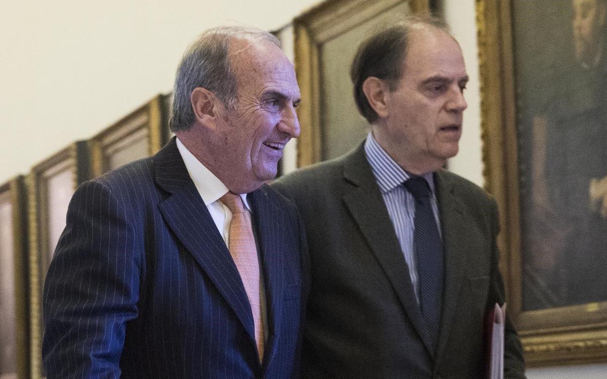 Pujol, derecha, con el anterior presidente de Foment, Joaquim Gay de Montellà. Pujol, derecha, con el anterior presidente de Foment, Joaquim Gay de Montellà.