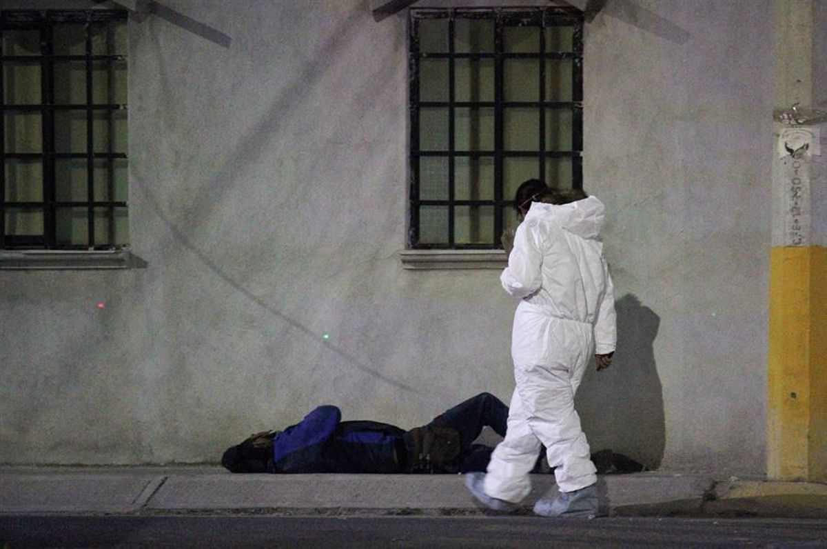 Peritos forenses trabajan en la zona donde fueron atacadas nueve personas hoy, en el municipio de Celaya, en el estado de Guanajuato (México). Peritos forenses trabajan en la zona donde fueron atacadas nueve personas hoy, en el municipio de Celaya, en el estado de Guanajuato (México).