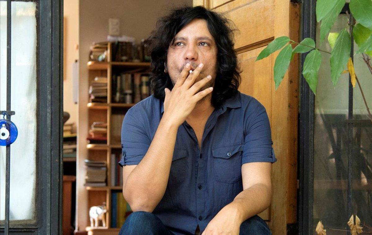El escritor y poeta chileno Alejandro Zambra en México, dónde está pasando el confinamiento. 