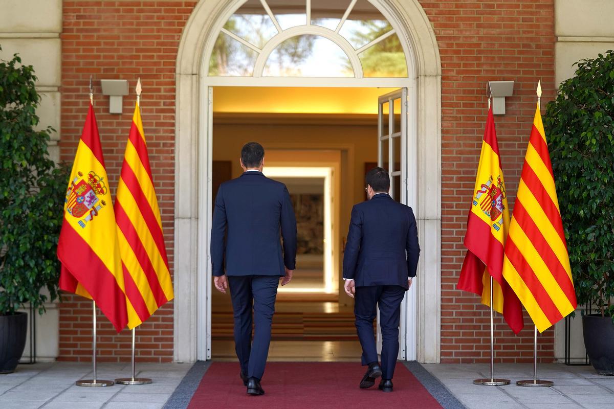 Pedro Sánchez y Pere Aragones durante la reunión que mantuvieron esta mañana en el Palacio de la Moncloa .