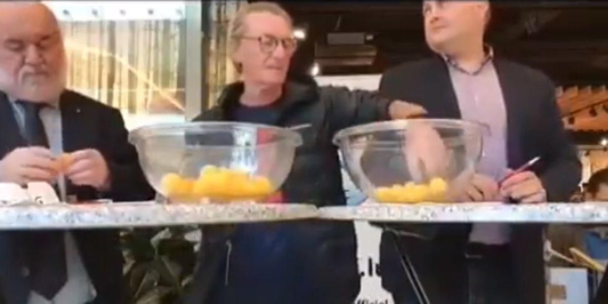 El surrealista sorteo con bolas 'kinder', una mano poco inocente y muchas sospechas El surrealista sorteo con bolas 'kinder', una mano poco inocente y muchas sospechas