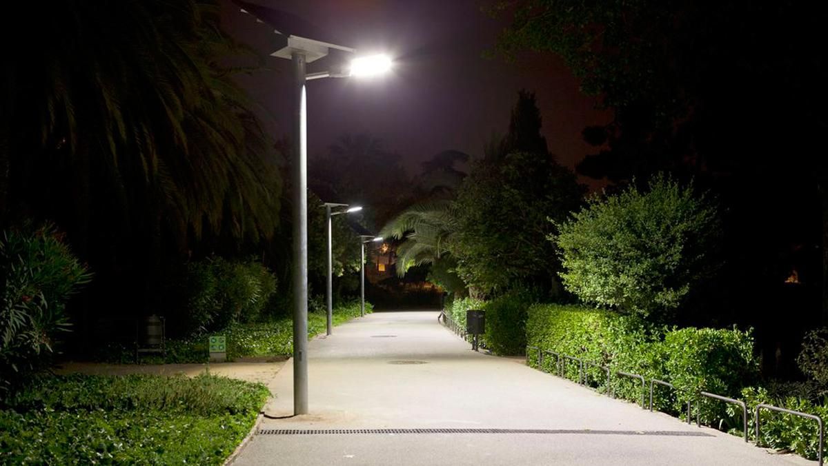 Nuevo alumbrado en un parque de Barcelona. Nuevo alumbrado en un parque de Barcelona.