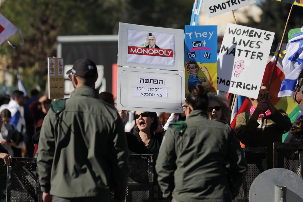 Israelís Se Manifiestan Ante El Parlamento En Jerusalén En Contra Del Nuevo Gobierno De