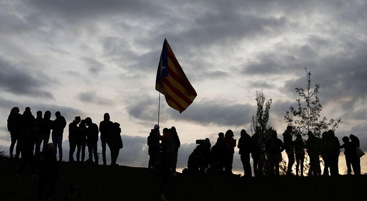 Miembros del Tsunami Democràtic, el miércoles pasado, durante el bloqueo de la AP-7 a la altura de Girona. Miembros del Tsunami Democràtic, el miércoles pasado, durante el bloqueo de la AP-7 a la altura de Girona.