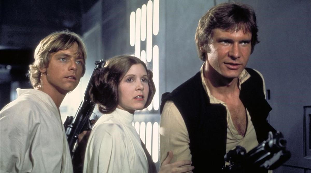 Los actores  Mark Hamill (Luke Skywalker); Carrie Fisher (princess Leia) y  Harrison Ford (Han Solo), en una escena de ’Star Wars  Episode IV’. 