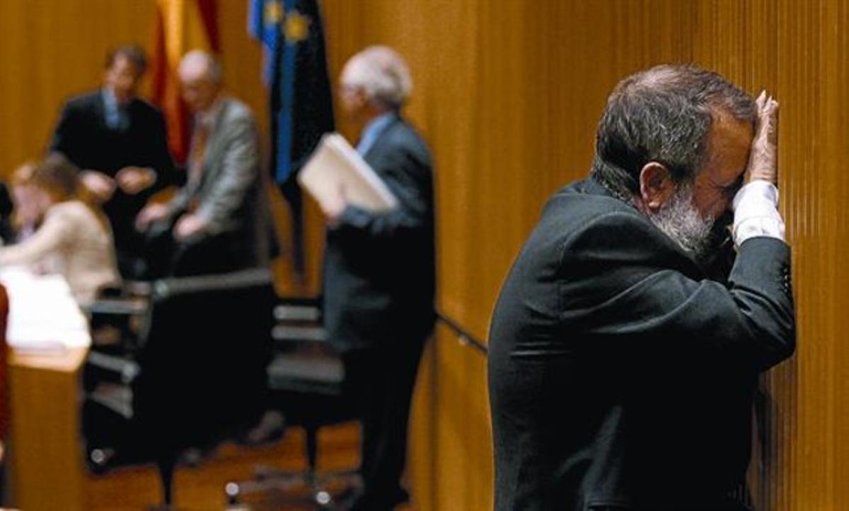 El diputado del PSOE Francisco Fernández Marugán, en la Comisión de Economía y Hacienda, ayer. El diputado del PSOE Francisco Fernández Marugán, en la Comisión de Economía y Hacienda, ayer.