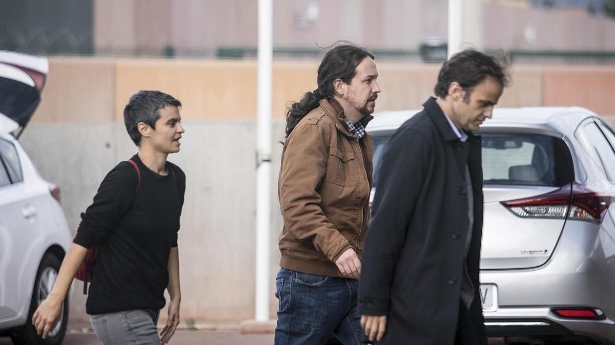 Pablo Iglesias entra en la cárcel de Lledoners con Lucía Martín y Jaume Asens. Pablo Iglesias entra en la cárcel de Lledoners con Lucía Martín y Jaume Asens.