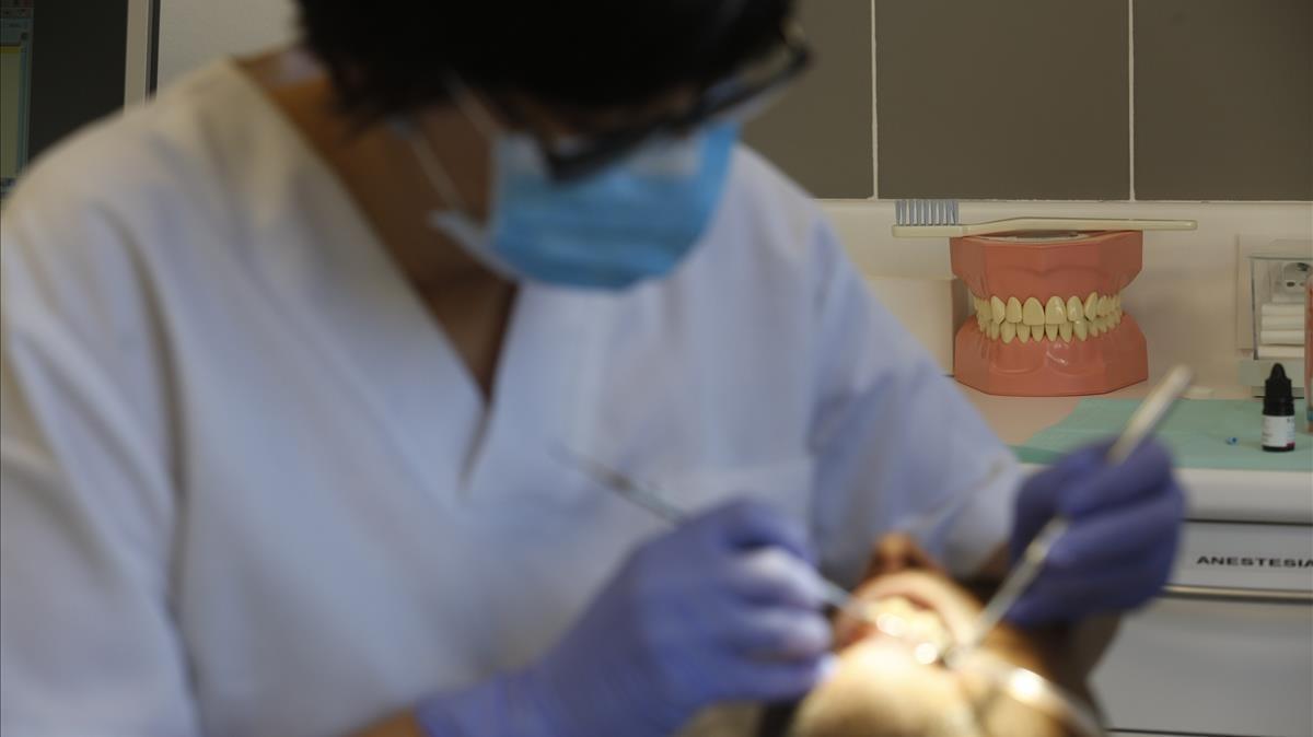 Un dentista en el servicio municipal de Barcelona.