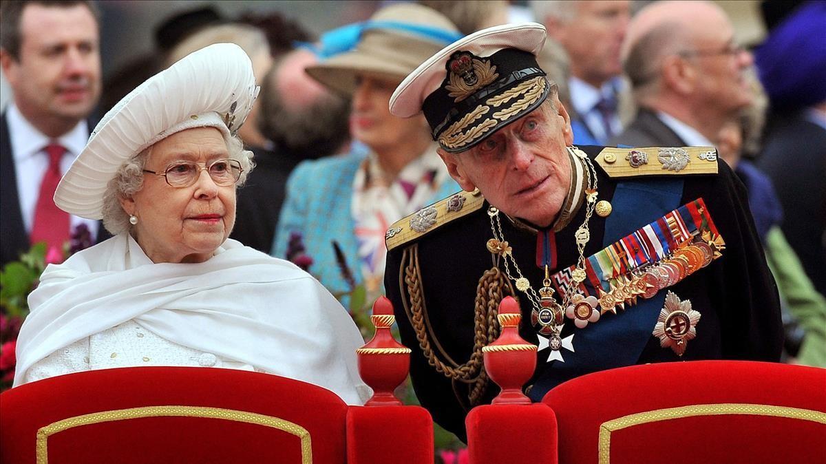 Isabel II y Felipe de Edimburgo en una celebración en junio del 2012.