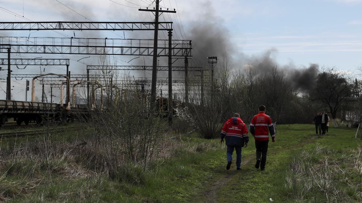 El ataque ruso contra cinco estaciones de tren en Ucrania cuestiona la viabilidad de la red ferroviaria