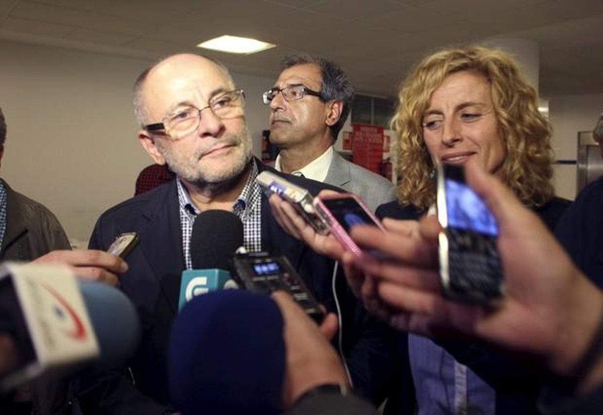 El alcalde de Ourense, el socialista Francisco Rodríguez, tras quedar en libertad provisional acusado de cohecho y prevaricación en el marco de la operación Pokémon, el pasado septiembre en Lugo. El alcalde de Ourense, el socialista Francisco Rodríguez, tras quedar en libertad provisional acusado de cohecho y prevaricación en el marco de la operación Pokémon, el pasado septiembre en Lugo.