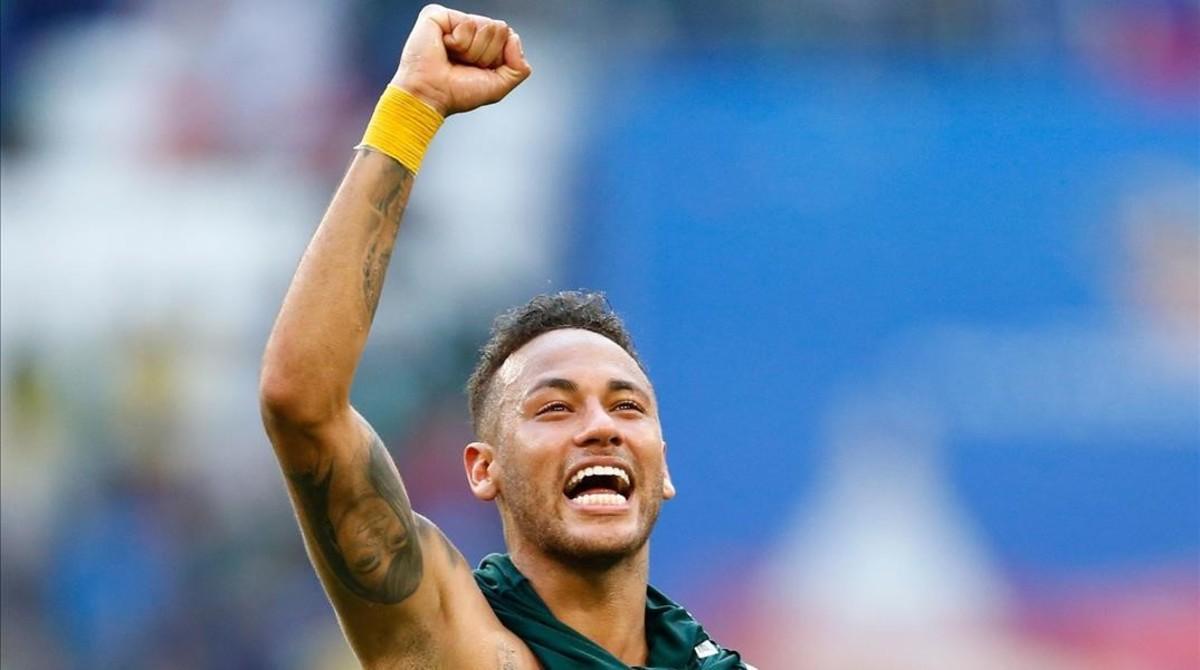 Neymar, feliz tras la victoria ante México.
