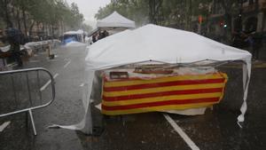 Las tormentas azotan Sant Jordi y causan destrozos y heridos en Barcelona.