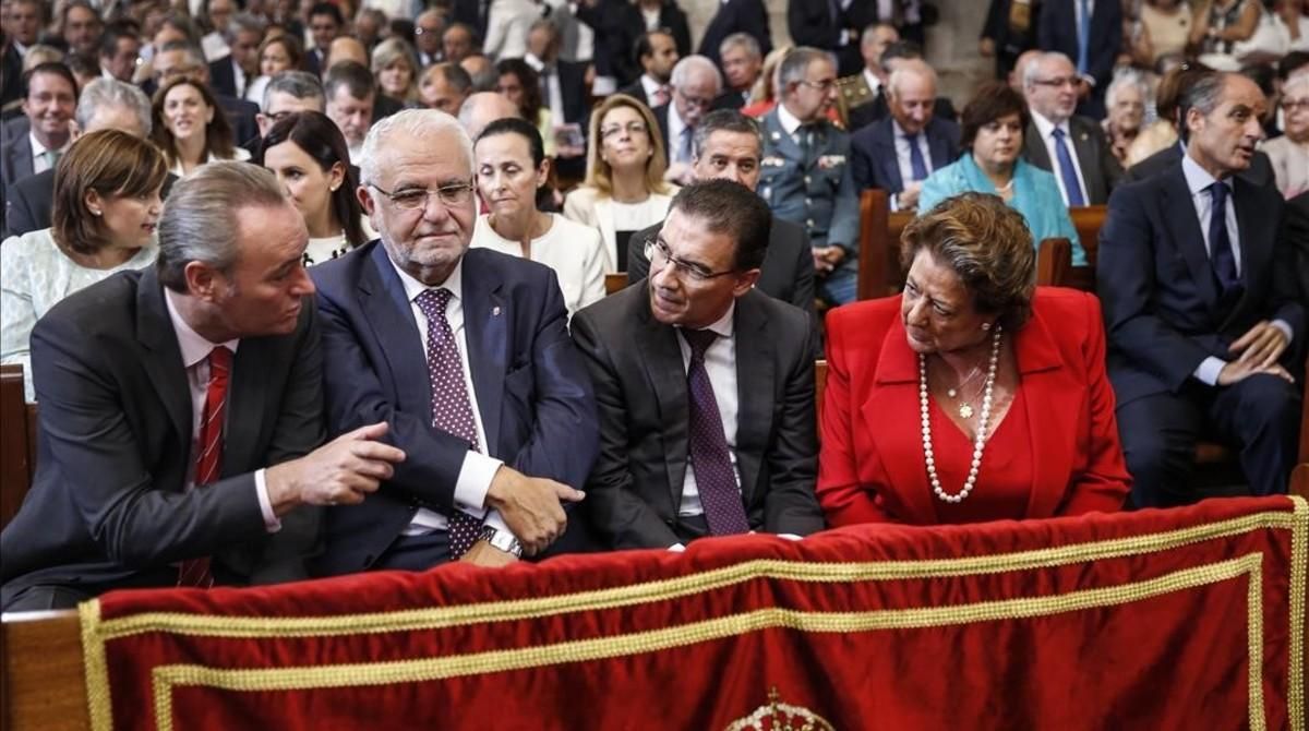 Alberto Fabra y Juan Cottino, a la izquierda, en una imagen de archivo junto a la fallecida Rita Barberá Alberto Fabra y Juan Cottino, a la izquierda, en una imagen de archivo junto a la fallecida Rita Barberá
