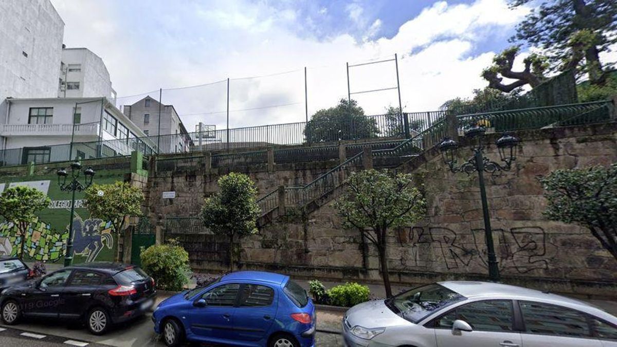 Exalumnas de un colegio de Vigo acusan a su antiguo director de abusos sexuales Exalumnas de un colegio de Vigo acusan a su antiguo director de abusos sexuales