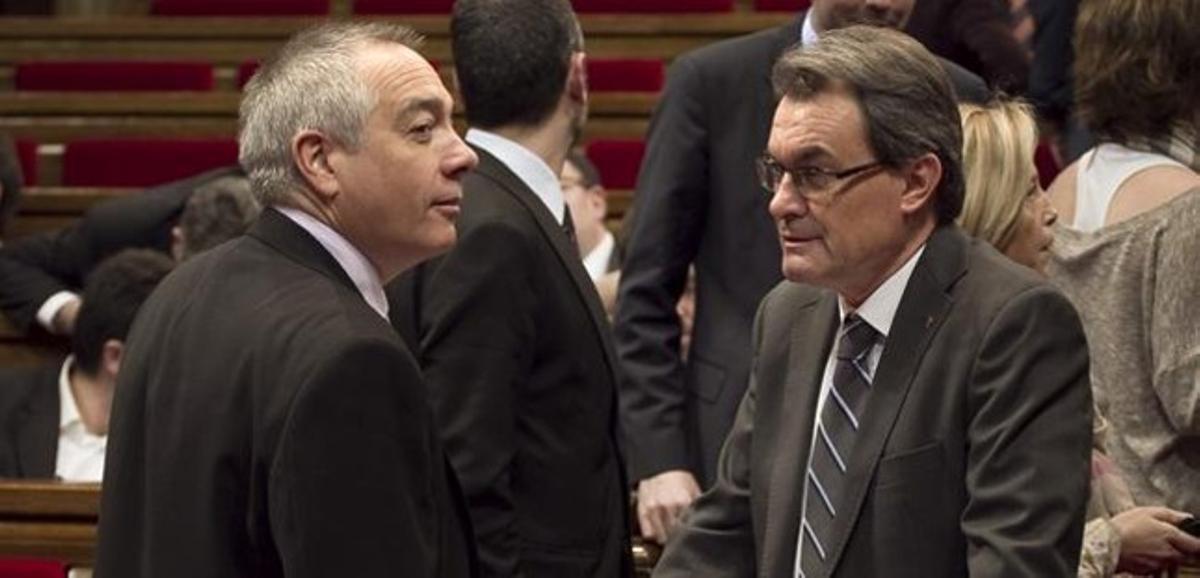 Pere Navarro conversa con Artur Mas, el pasado 27 de febrero en el Parlament. Pere Navarro conversa con Artur Mas, el pasado 27 de febrero en el Parlament.