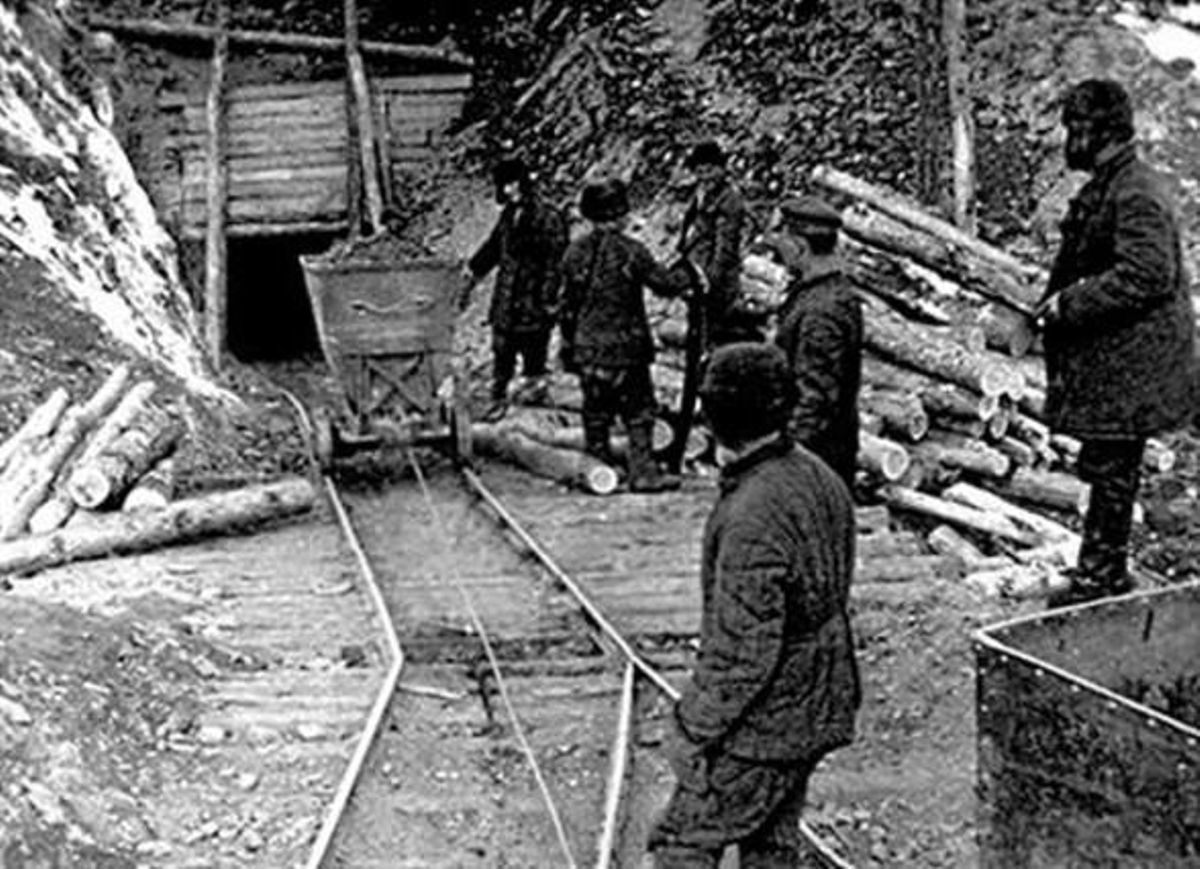 El gulag de Kolimà, en Siberia, en 1934, ejemplo del infierno de los campos de trabajo estalinistas. El gulag de Kolimà, en Siberia, en 1934, ejemplo del infierno de los campos de trabajo estalinistas.