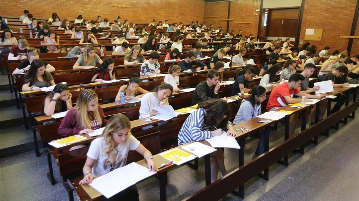 Pruebas de acceso a la universidad en Barcelona, en una imagen de archivo. Pruebas de acceso a la universidad en Barcelona, en una imagen de archivo.