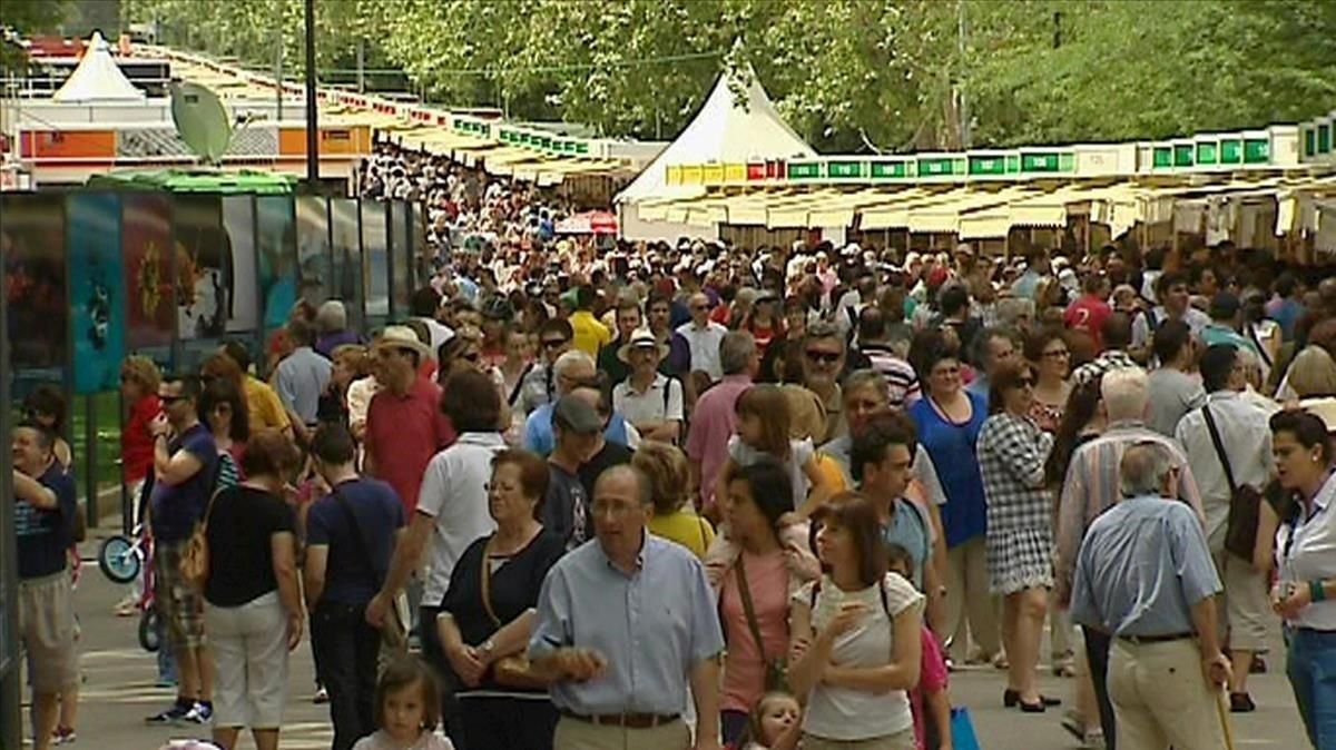 Imagen de archivo de la Feria del Libro de Madrid. Imagen de archivo de la Feria del Libro de Madrid.