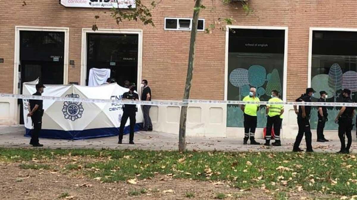 El germà del conseller de Salut de Múrcia, assassinat a ganivetades pel seu fill El germà del conseller de Salut de Múrcia, assassinat a ganivetades pel seu fill