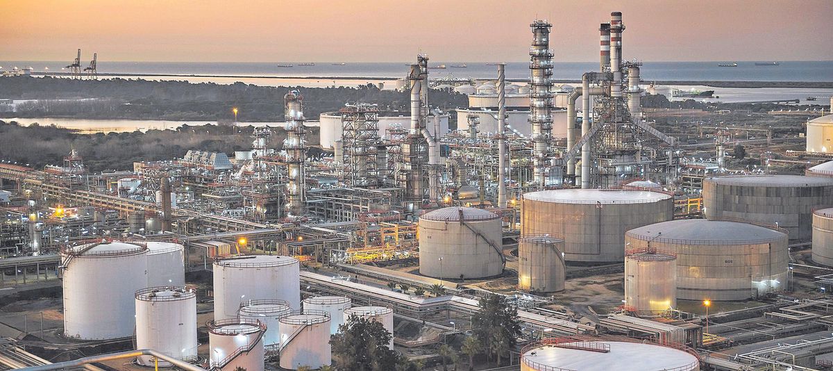 Instalaciones industriales de Cepsa en Palos de la Frontera (Hueva), donde la compañía desarrolla los biocombustibles para aviación Instalaciones industriales de Cepsa en Palos de la Frontera (Hueva), donde la compañía desarrolla los biocombustibles para aviación