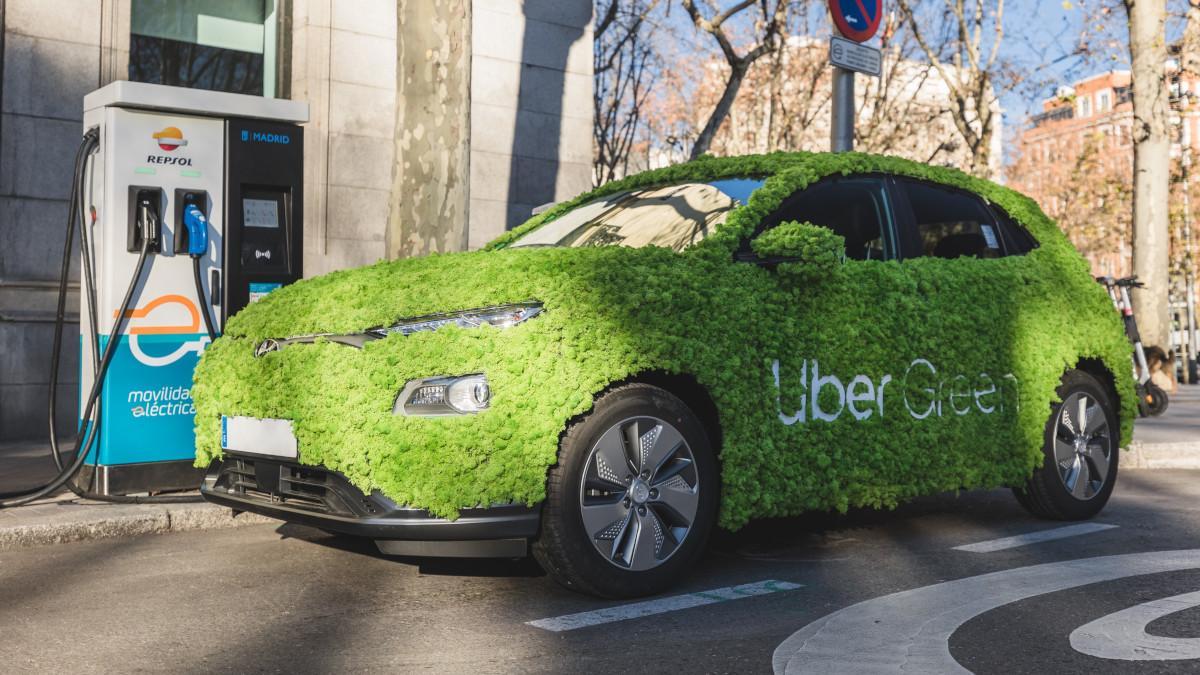 Repsol y Uber se unen para promover la movilidad eléctrica