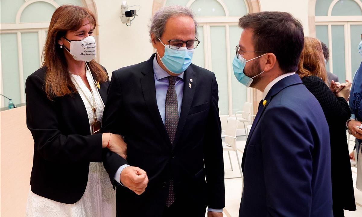 Laura Borràs acompañada por el expresidente de la Generalitat, Quim Torra, y del diputado de ERC y candidato a la presidencia de la Generalitat, Pere Aragonès. Laura Borràs acompañada por el expresidente de la Generalitat, Quim Torra, y del diputado de ERC y candidato a la presidencia de la Generalitat, Pere Aragonès.